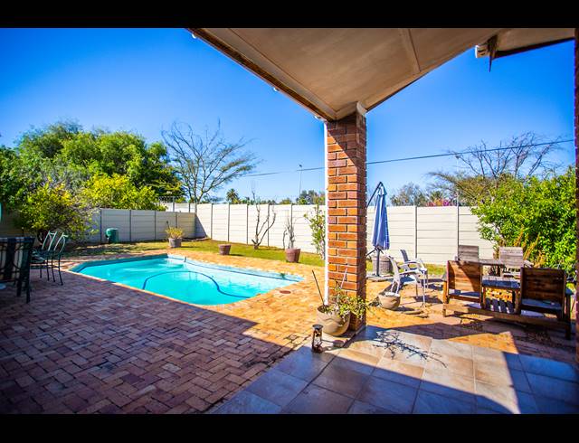 4 BEDROOM HOUSE FOR SALE IN VREDEKLOOF